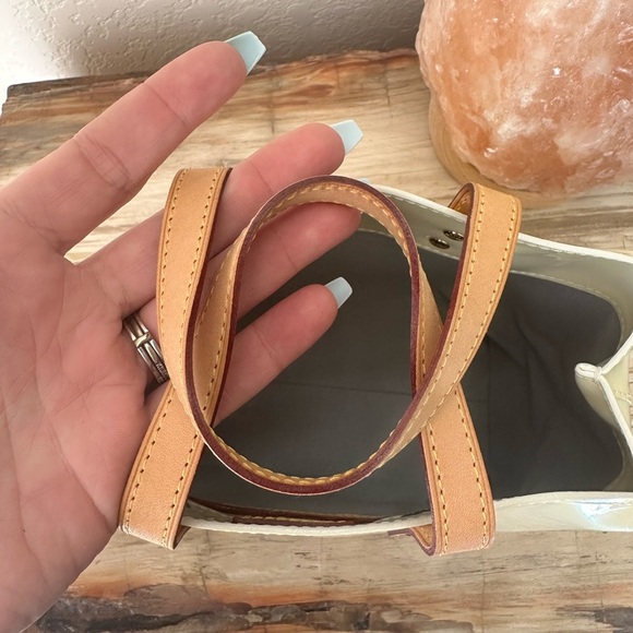 LOUIS VUITTON Vernis Reade PM Perle - Picture 3 of 10